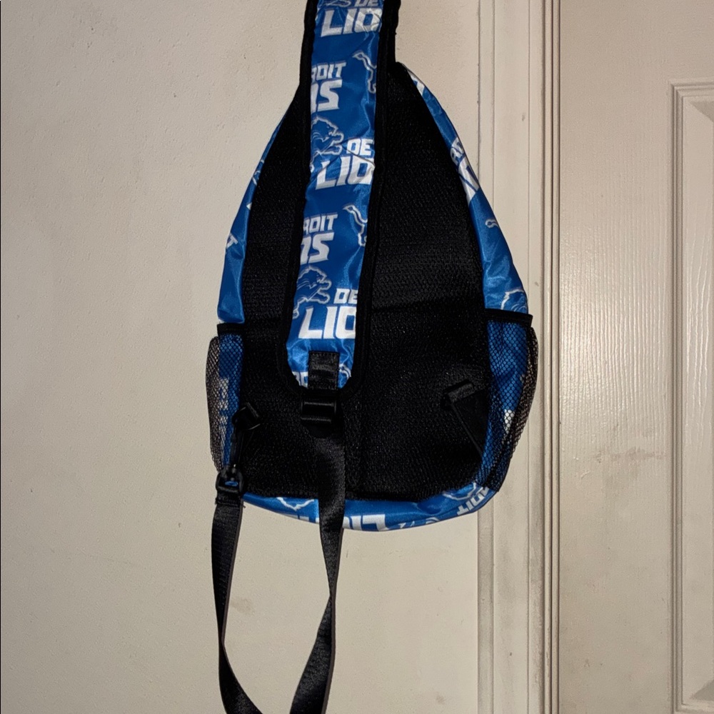 Detroit Lions Sling Bag - Picture 12 of 14